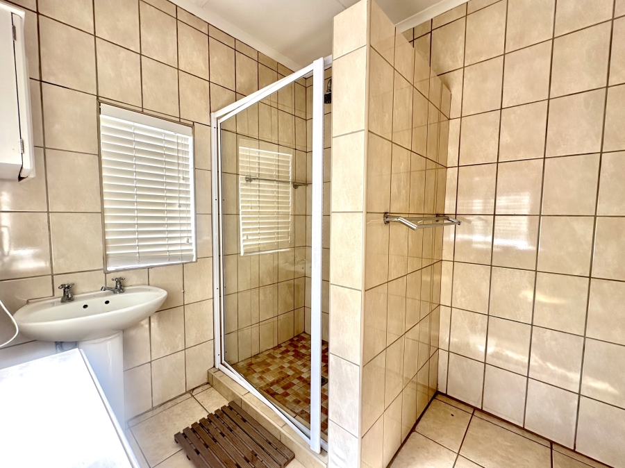To Let 3 Bedroom Property for Rent in Riebeek Kasteel Western Cape